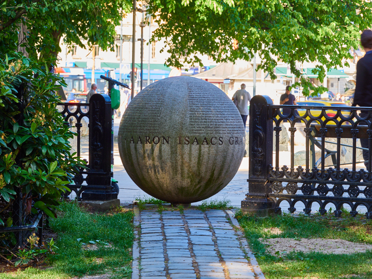 098 Stockholm 14 06 19 246