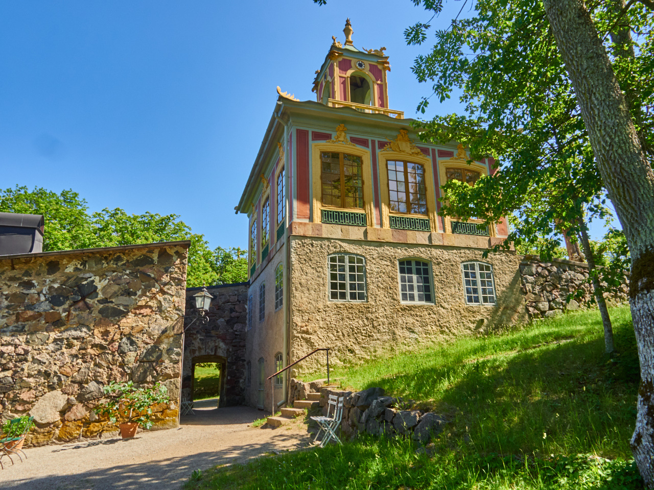 109 Stockholm 15 06 19 29