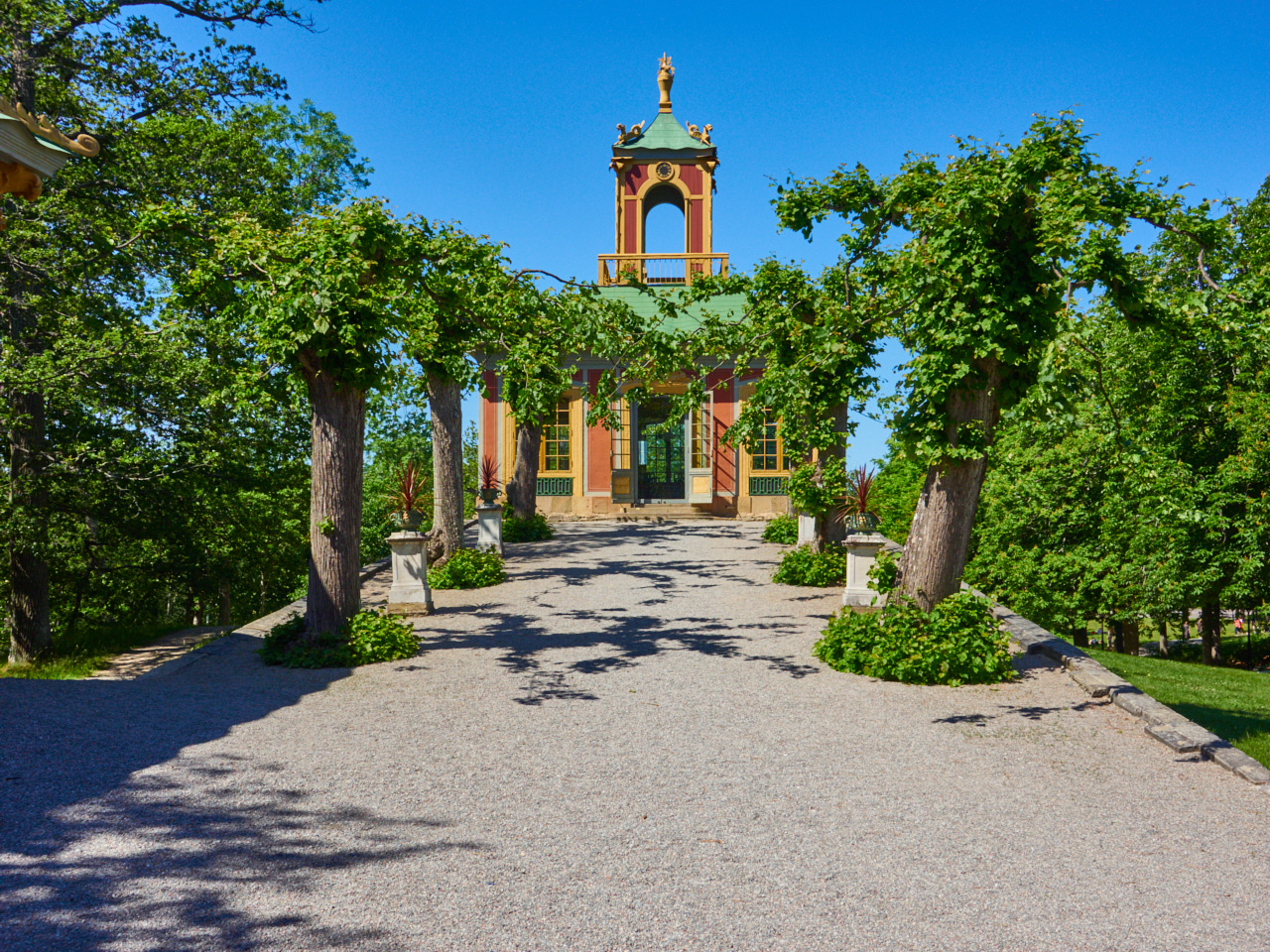 111 Stockholm 15 06 19 34