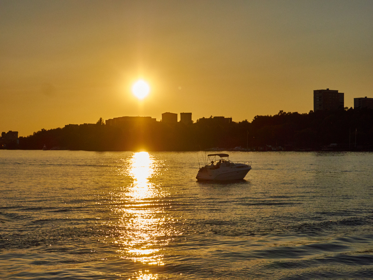 137 Stockholm 15 06 19 95