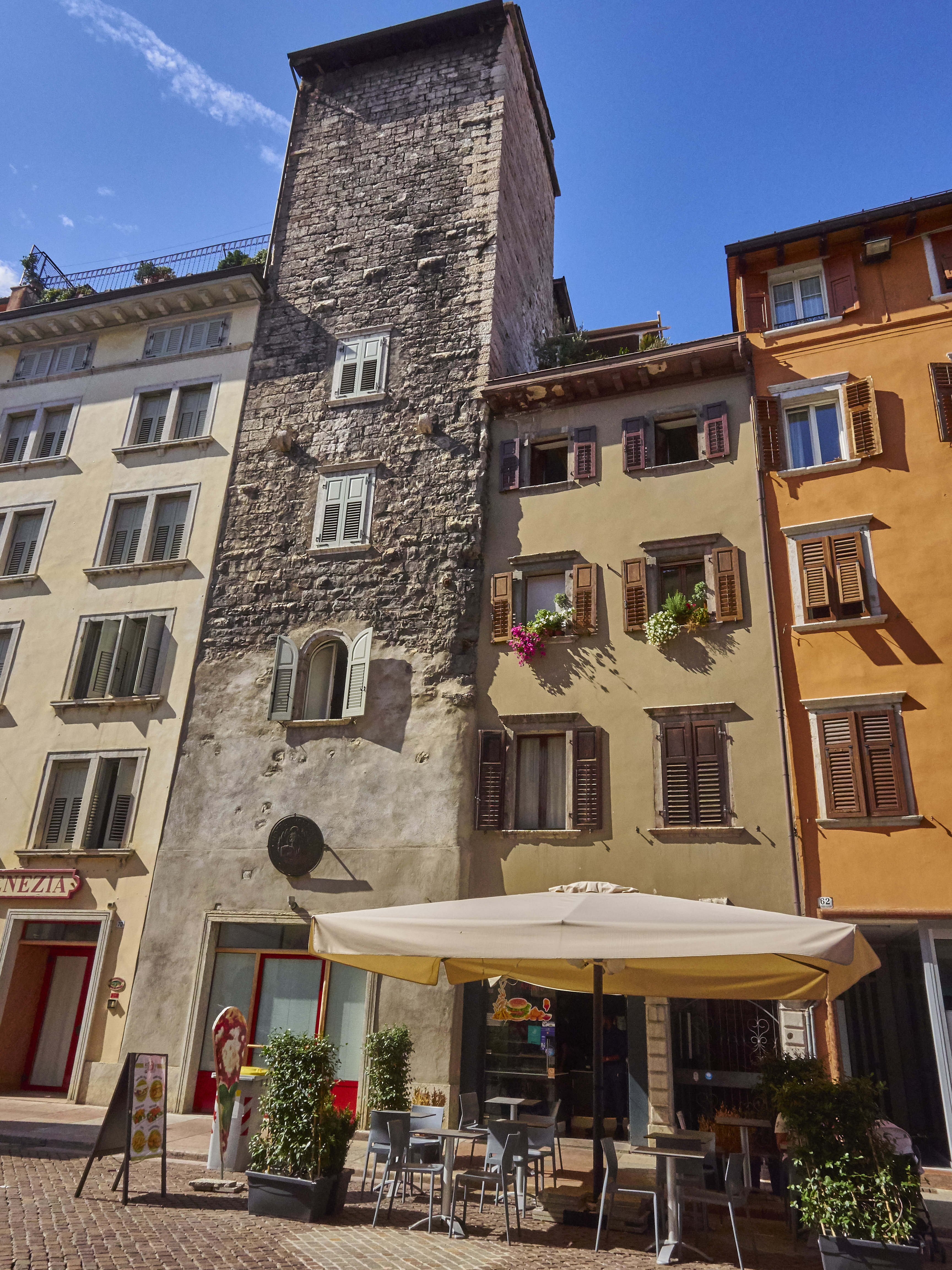 Ledrosee 18 09 19 23